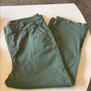 Gloria Vanderbilt Green Capri Pants Size 14